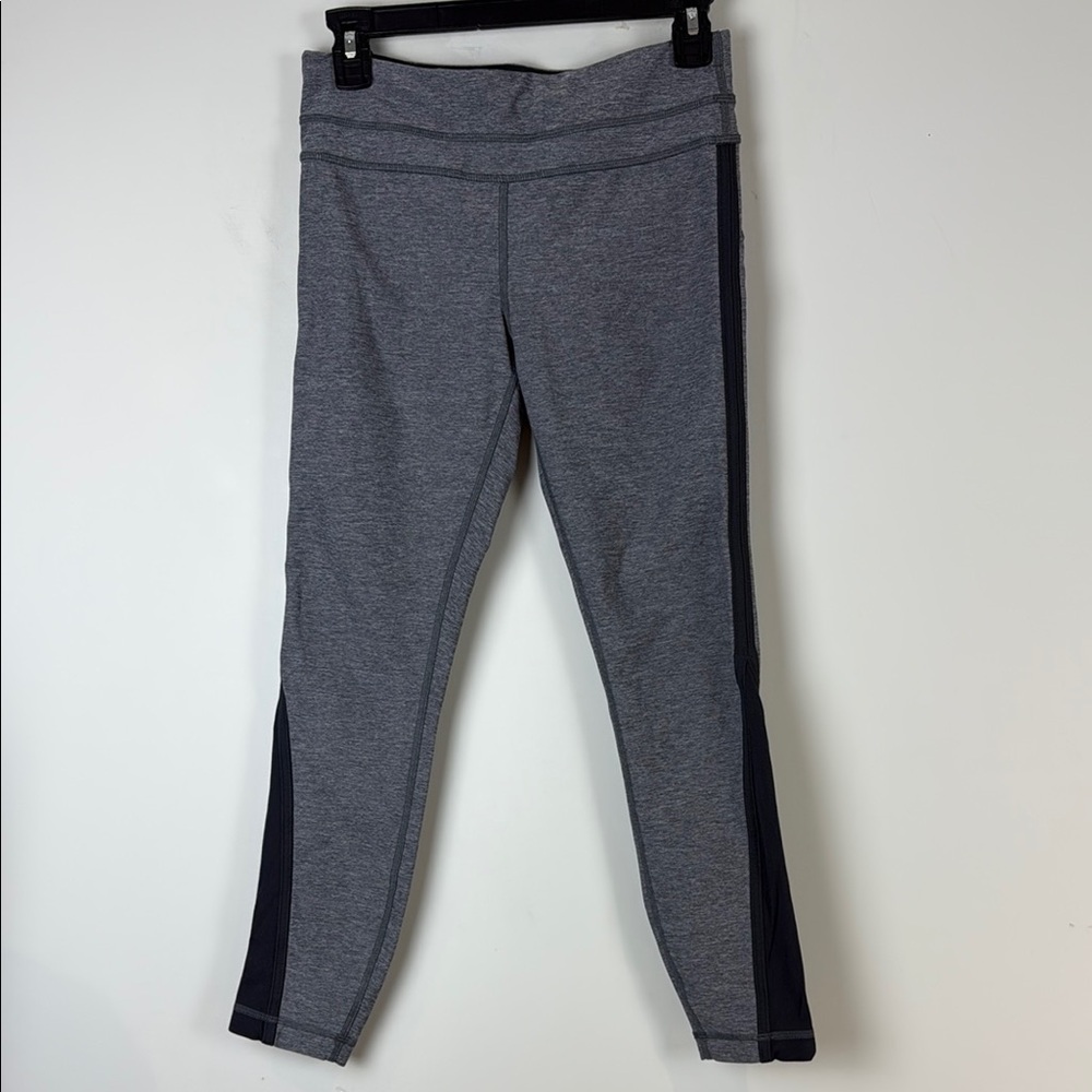 Lululemon Athletica Gray and Black Leggings with Streamlined Fit Size 6